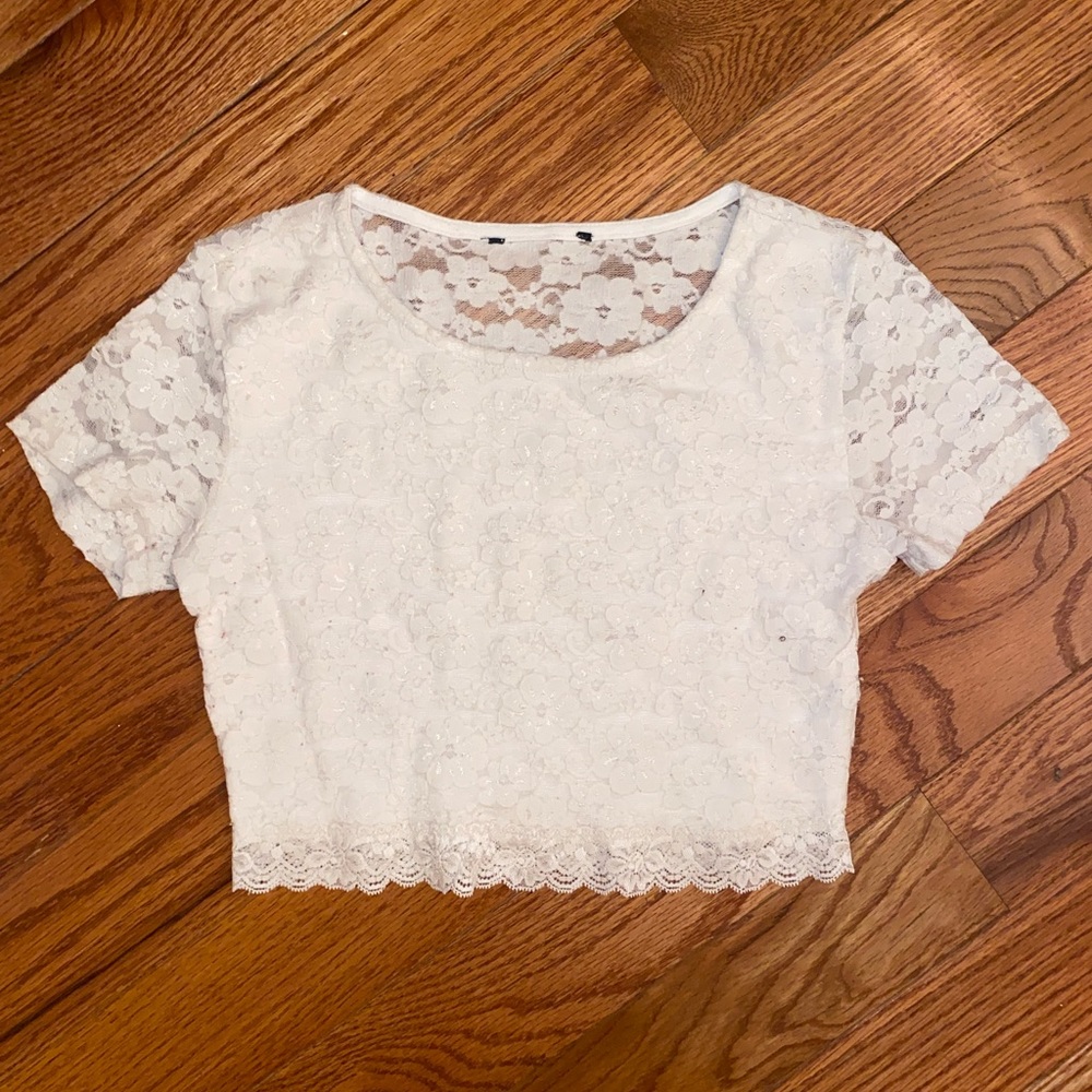 Cropped white lace short sleeve top